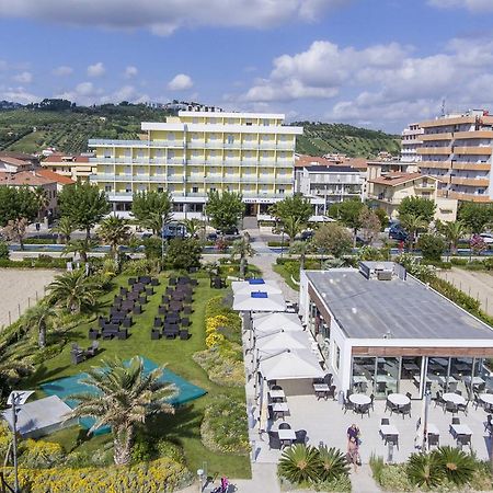 Hotel Atlas Alba Adriatica Zewnętrze zdjęcie