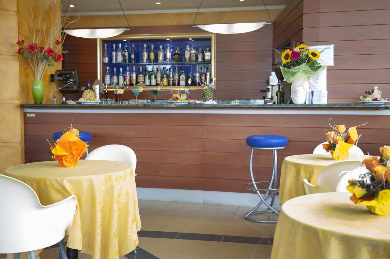 Hotel Atlas Alba Adriatica Zewnętrze zdjęcie
