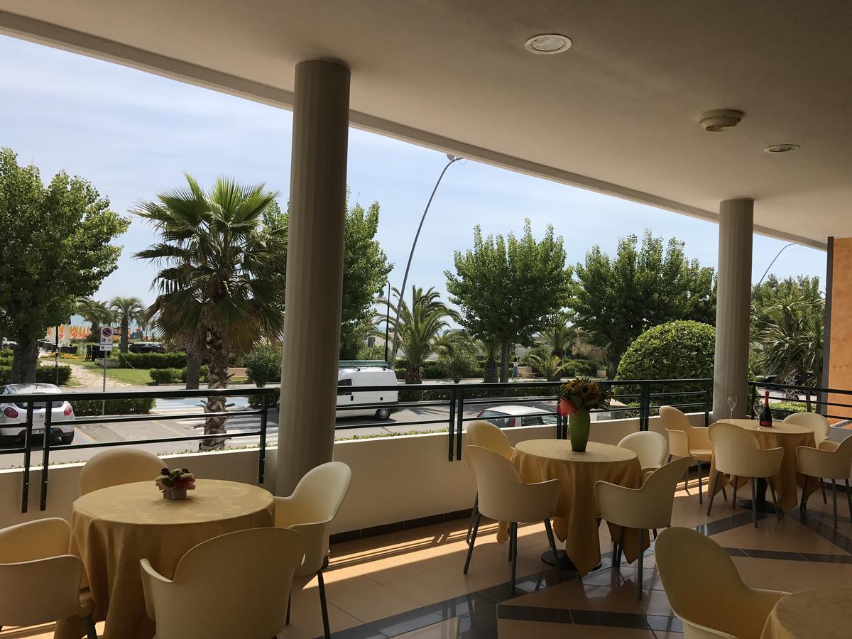 Hotel Atlas Alba Adriatica Zewnętrze zdjęcie