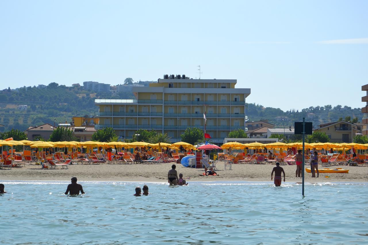 Hotel Atlas Alba Adriatica Zewnętrze zdjęcie
