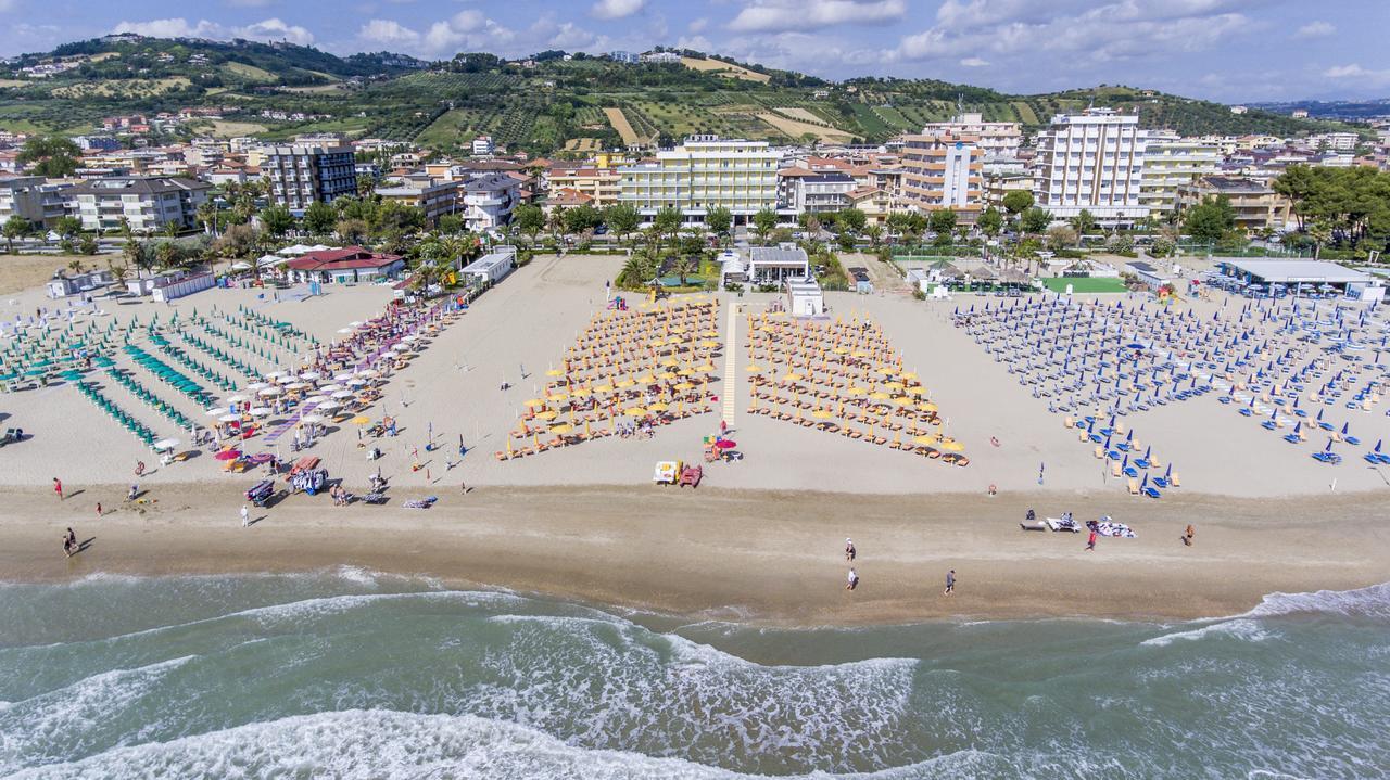 Hotel Atlas Alba Adriatica Zewnętrze zdjęcie