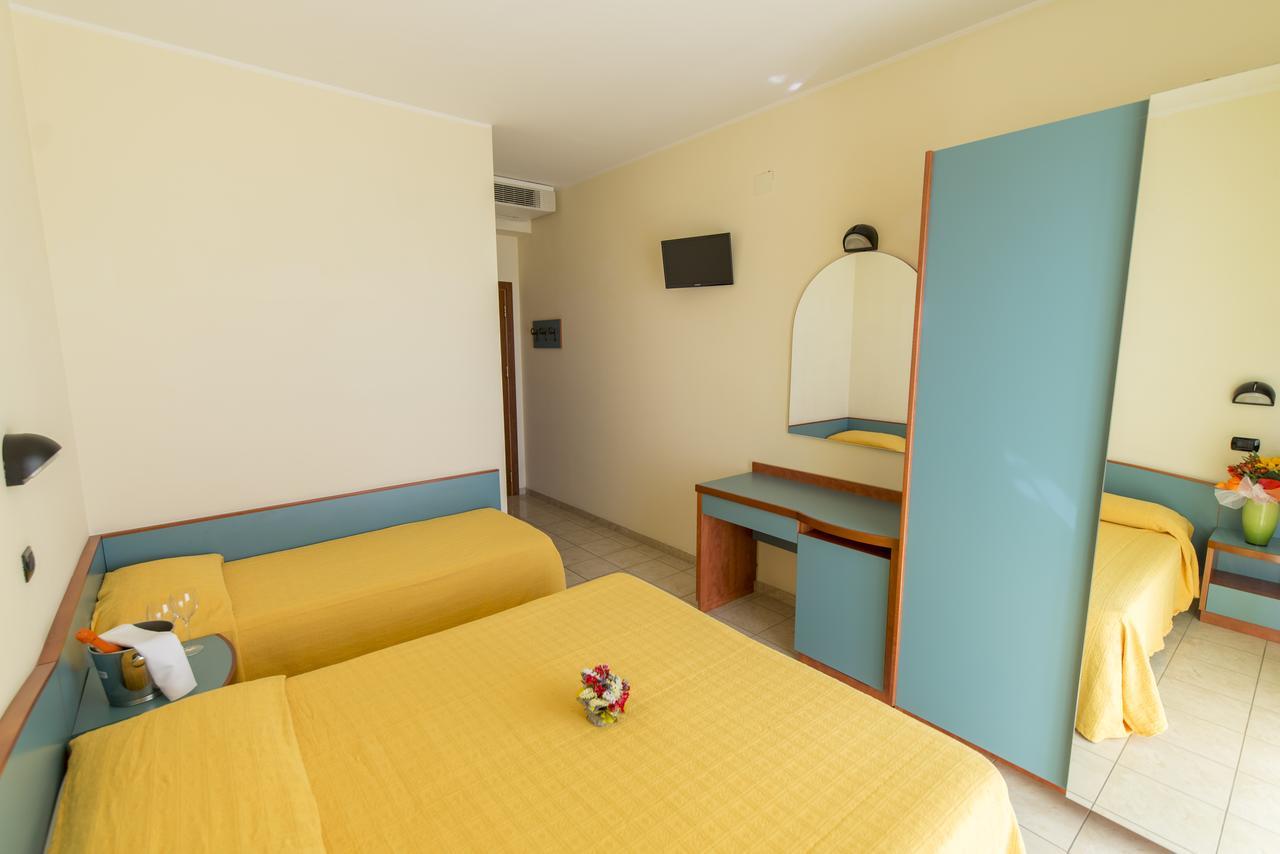 Hotel Atlas Alba Adriatica Zewnętrze zdjęcie