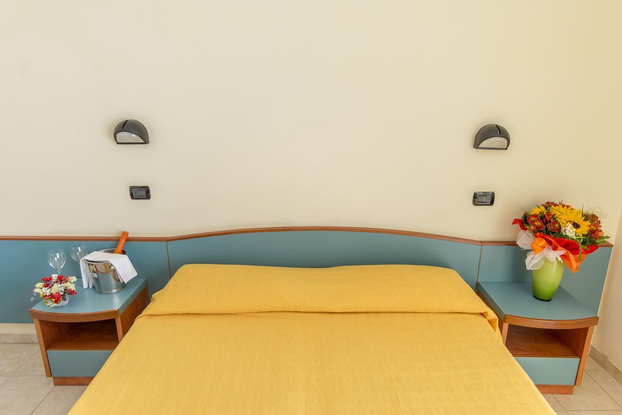 Hotel Atlas Alba Adriatica Zewnętrze zdjęcie