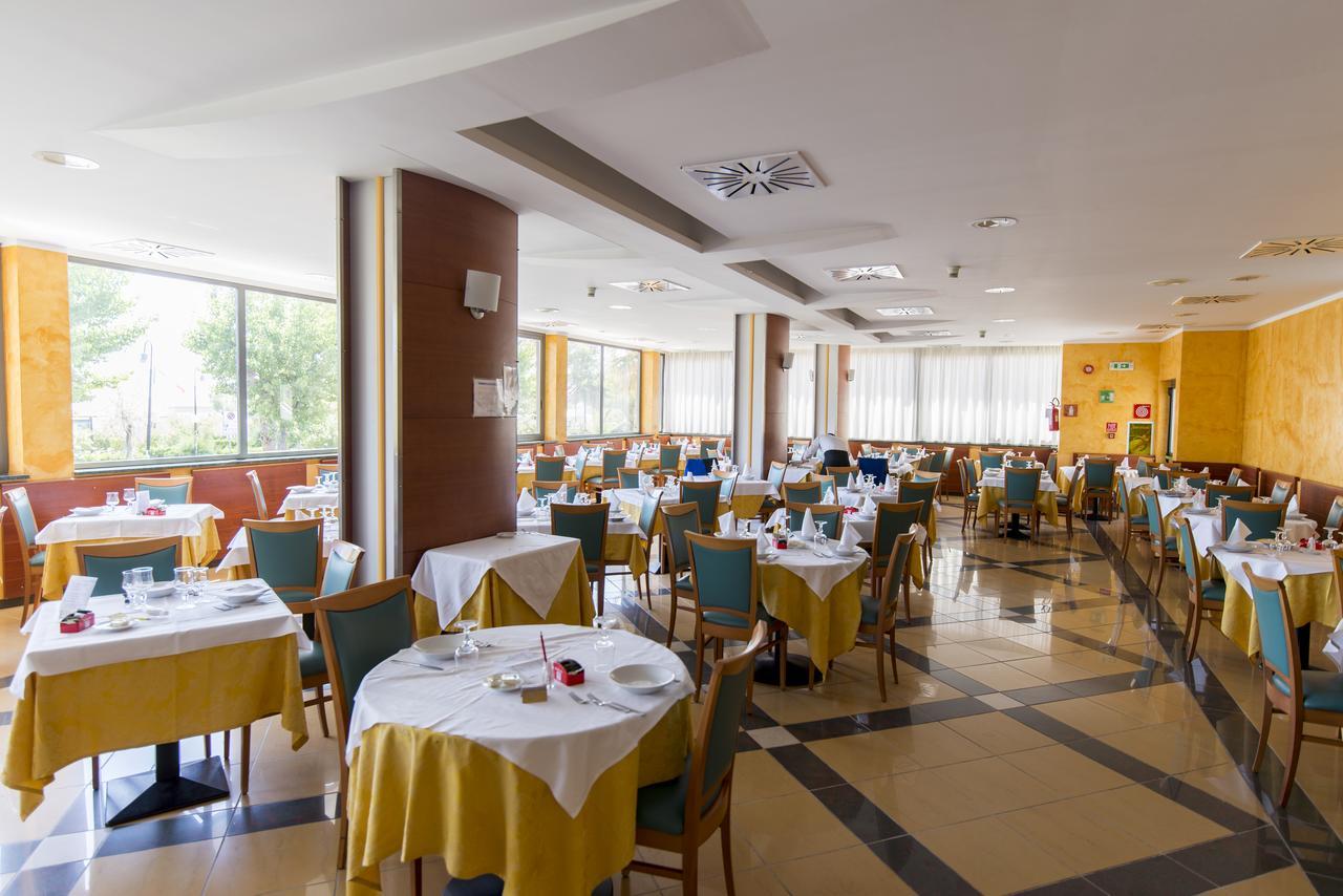 Hotel Atlas Alba Adriatica Zewnętrze zdjęcie