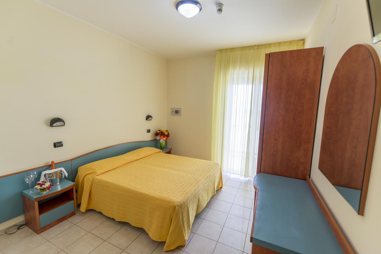 Hotel Atlas Alba Adriatica Zewnętrze zdjęcie