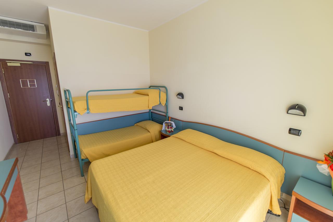 Hotel Atlas Alba Adriatica Zewnętrze zdjęcie